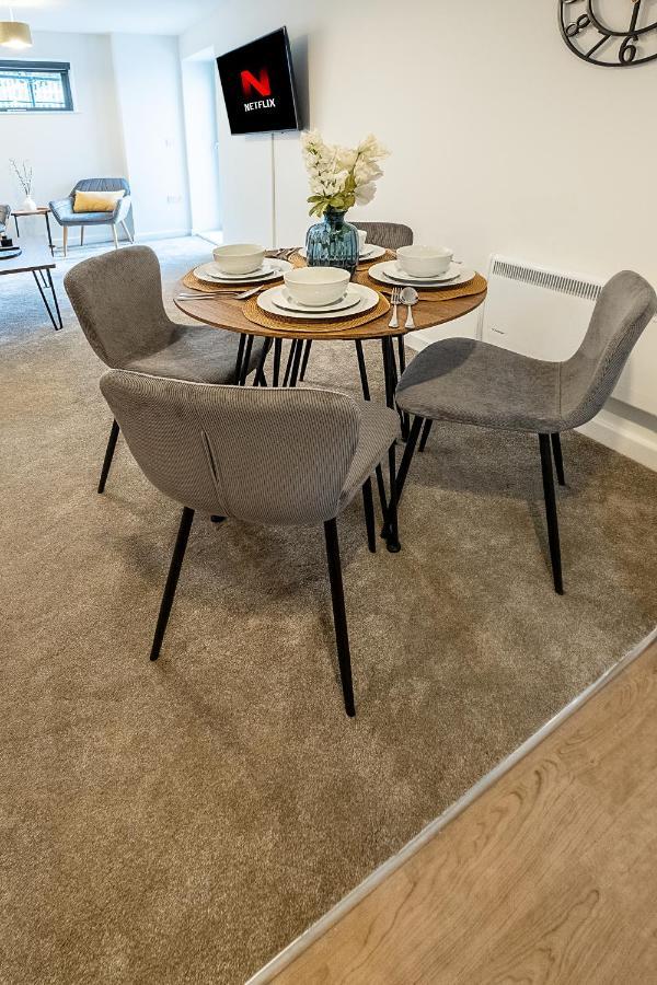 Luton Modern Serviced Accommodation For Contractors, Relocators, Professionals, Tourists And Students - Akugi Homes Dış mekan fotoğraf