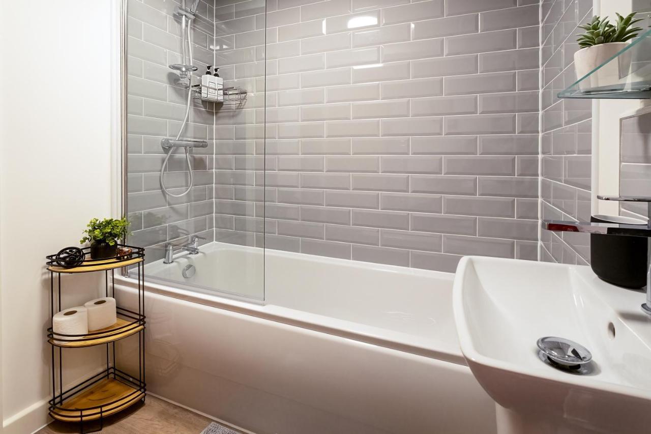 Luton Modern Serviced Accommodation For Contractors, Relocators, Professionals, Tourists And Students - Akugi Homes Dış mekan fotoğraf