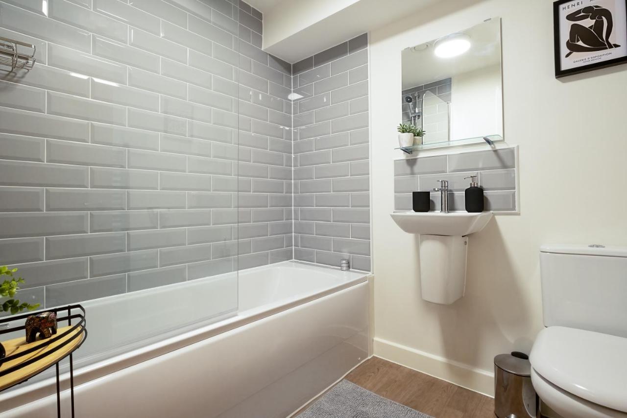 Luton Modern Serviced Accommodation For Contractors, Relocators, Professionals, Tourists And Students - Akugi Homes Dış mekan fotoğraf