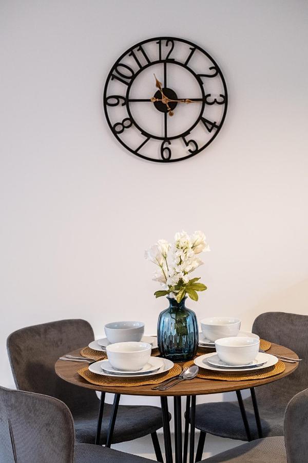 Luton Modern Serviced Accommodation For Contractors, Relocators, Professionals, Tourists And Students - Akugi Homes Dış mekan fotoğraf